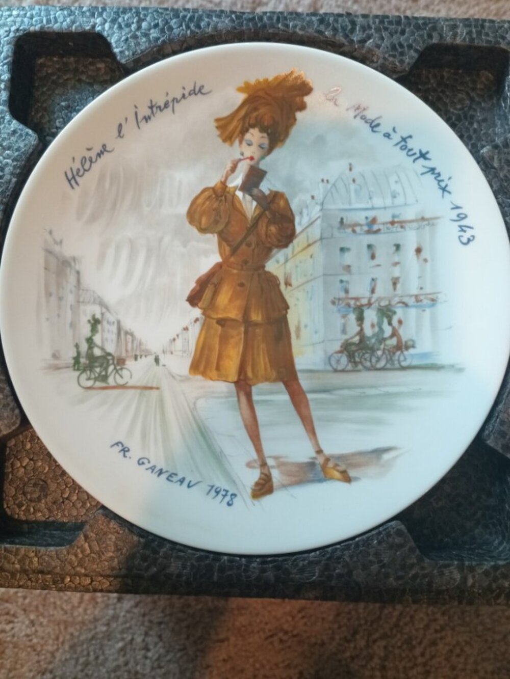 Haviland d’Arceau-Limoges Les Femmes Du Siecle Fine Porcelain Plate 8.5”